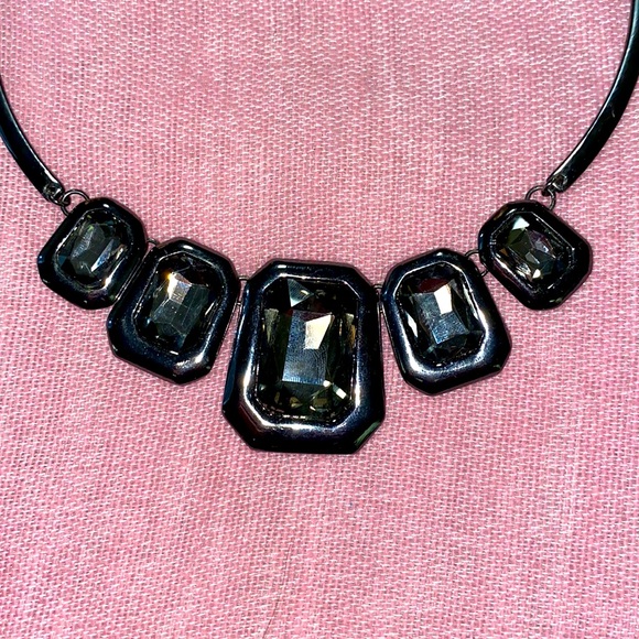 Black Jewel Necklace and Earring Set - Picture 2 of 4